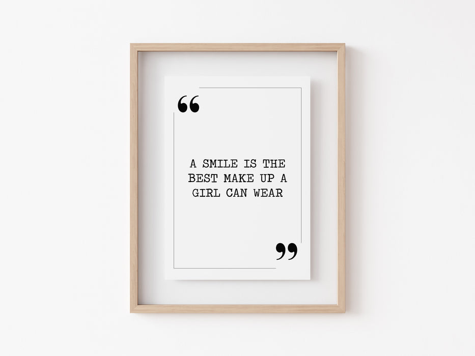 Una sonrisa es el mejor maquillaje que una chica puede usar - Quote Print